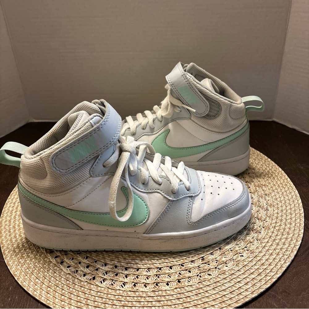 NIKE COURT BOROUGH 2 MID PUREPLATINUM MINT FOAM SHOES Size 6Y - Picture 3 of 11